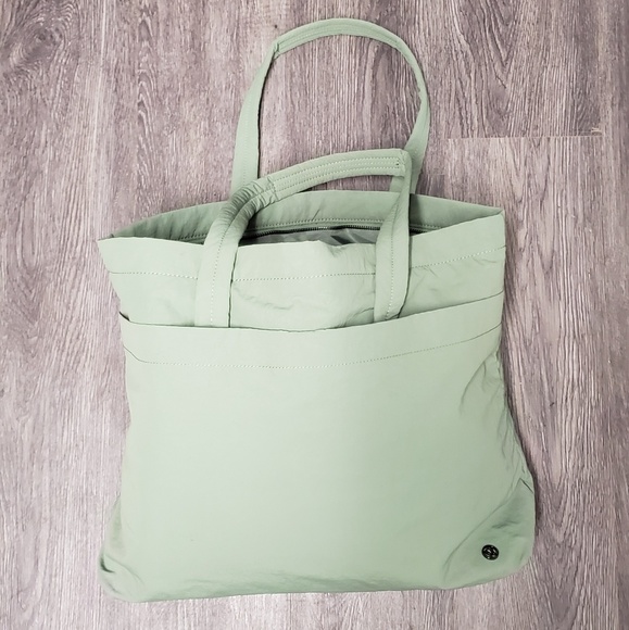 lululemon athletica Handbags - Lululemon On My Level olive 15L Large Tote Bag